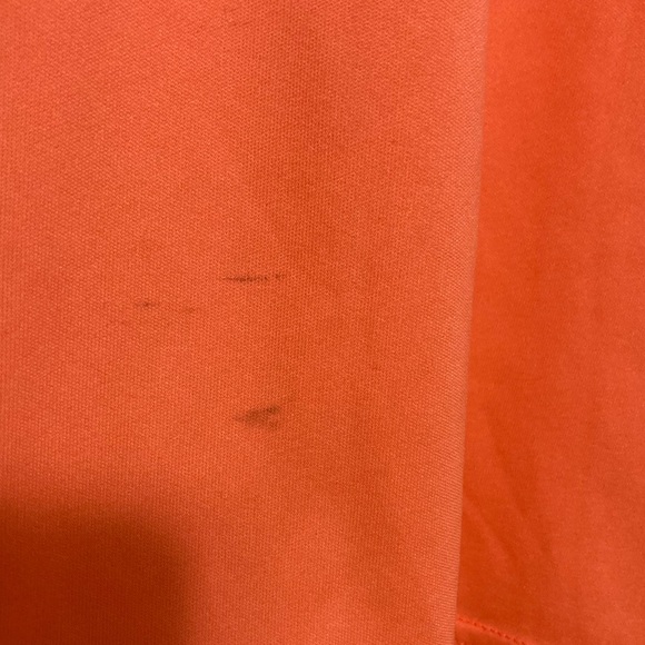 Under Armor HeatGear Semi-Fitted Neon Orange/Coral Tee. Size XL. Small stain. - Picture 3 of 4